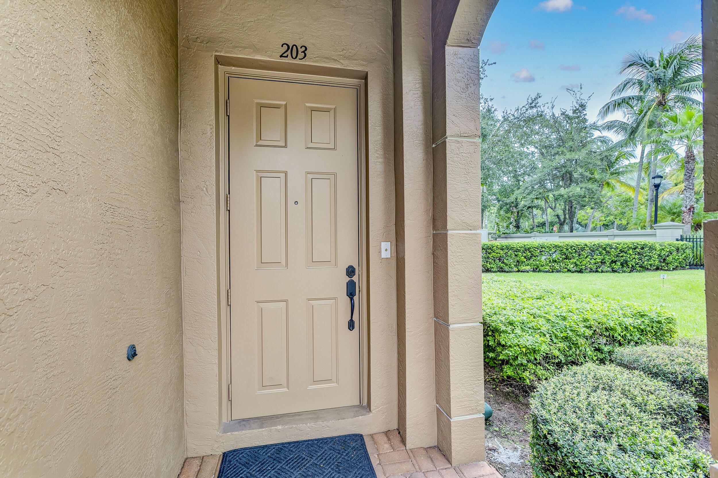 4851 Bonsai Circle Unit: 203