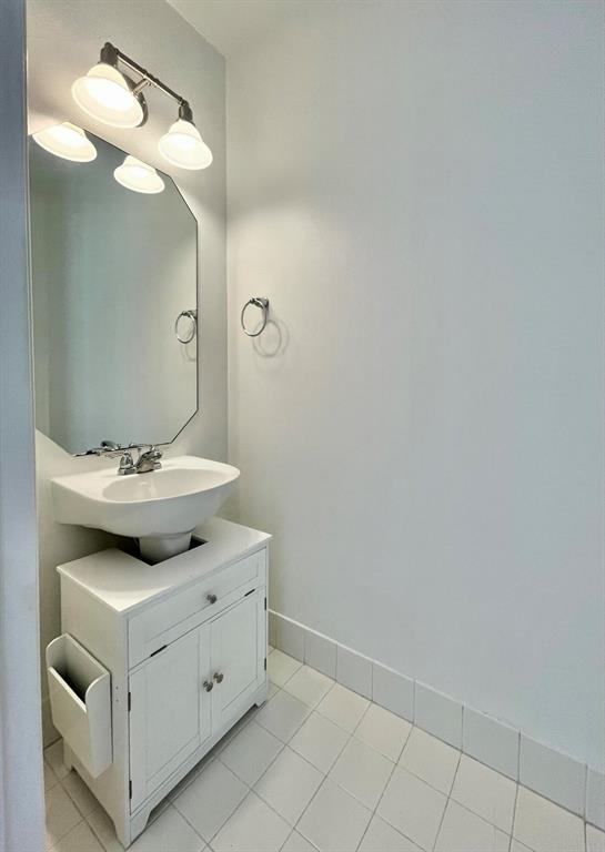 119 N Longport 2d Circle Unit: 2d