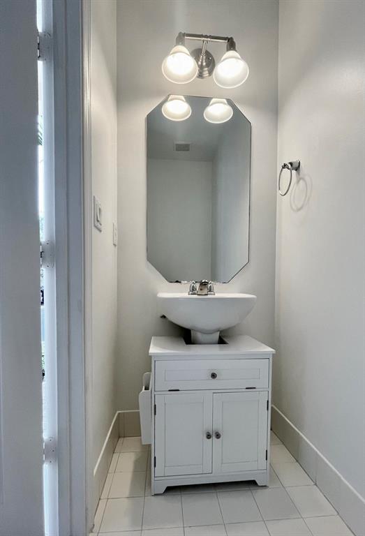 119 N Longport 2d Circle Unit: 2d