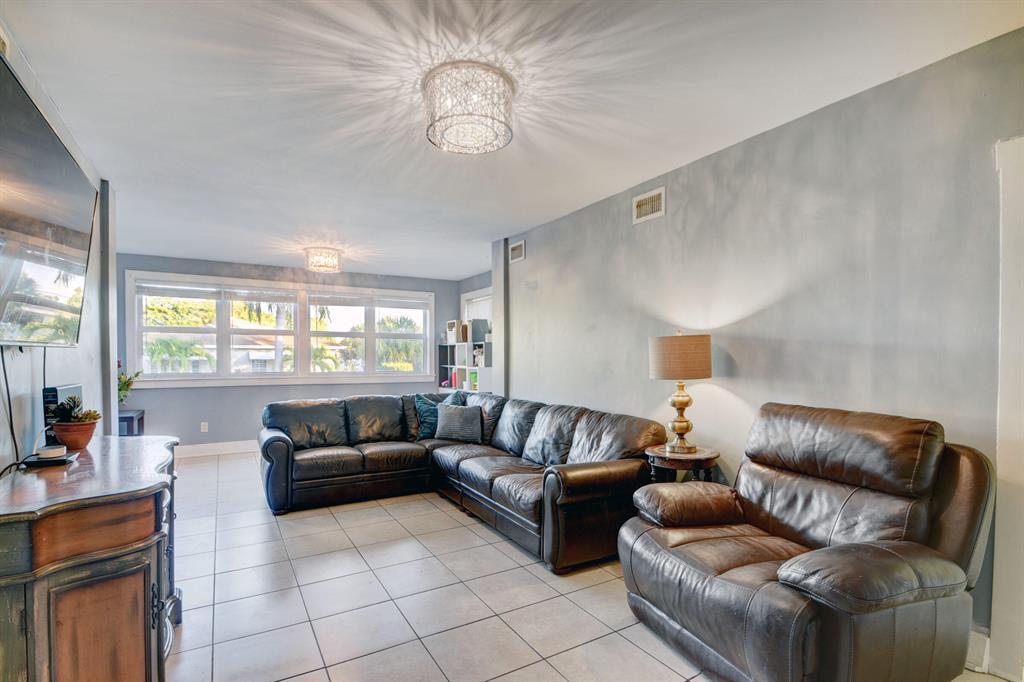 115 N Ocean Breeze