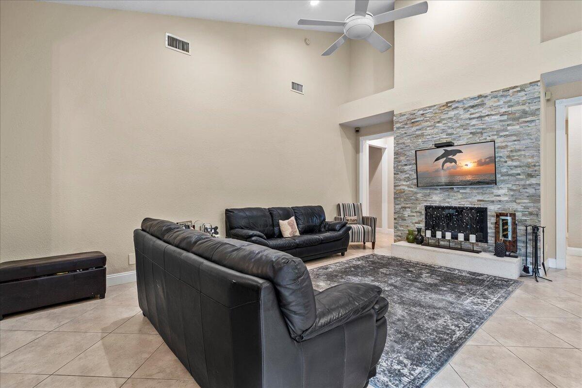 2640 Devon Court Court