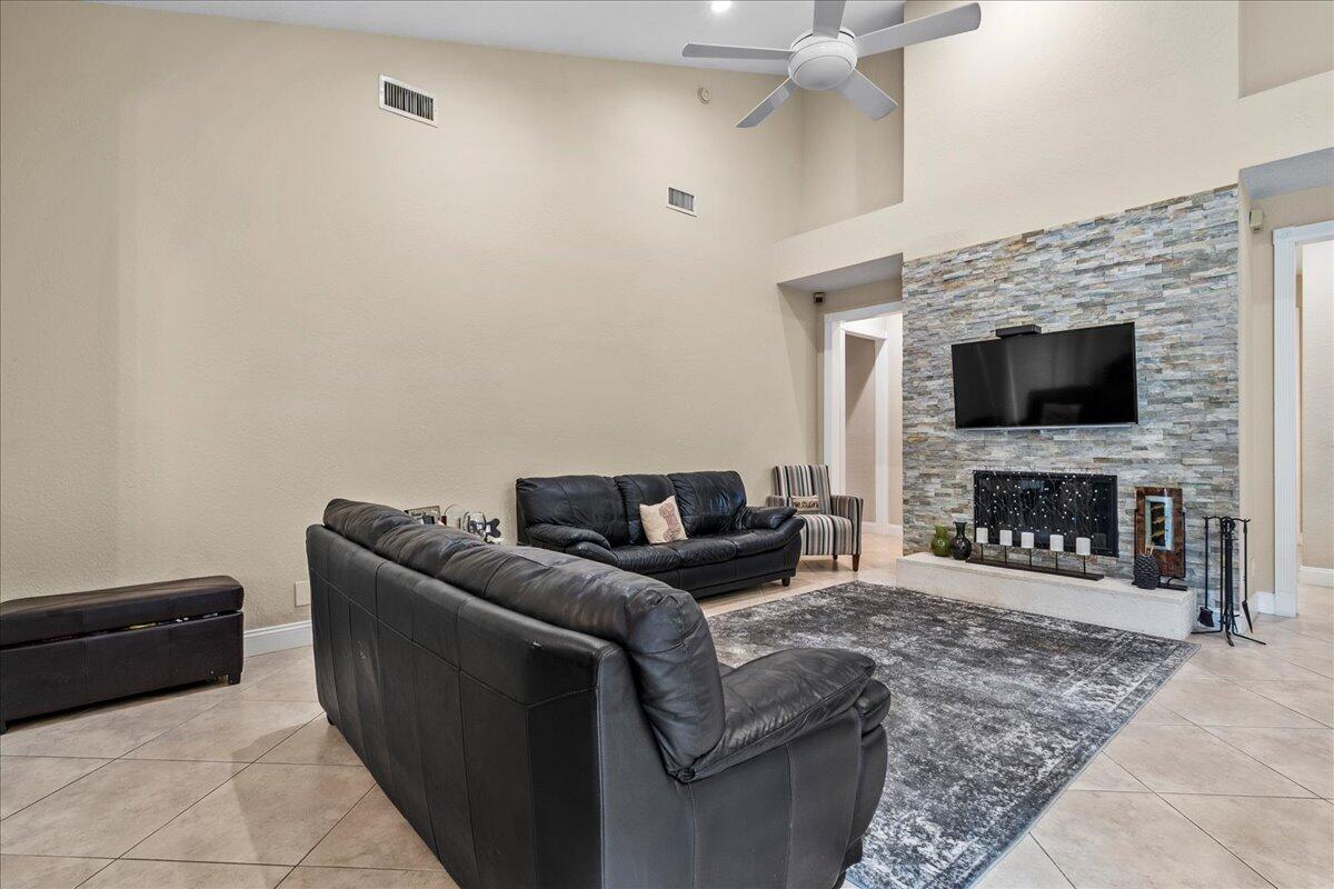 2640 Devon Court Court