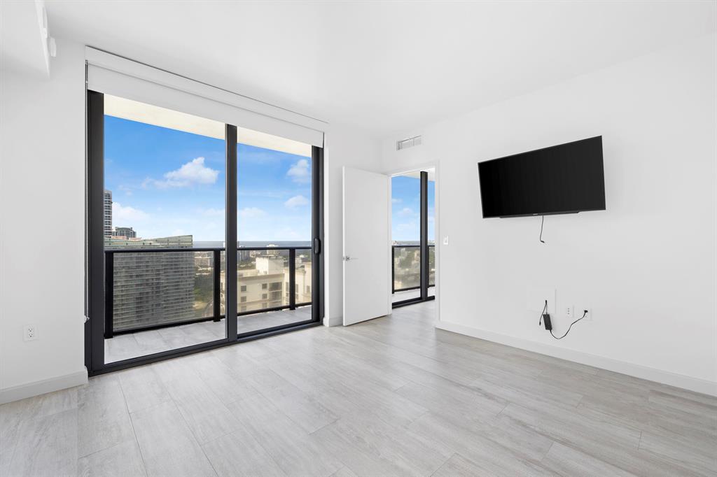 55 SW 9th Street Unit: 3806