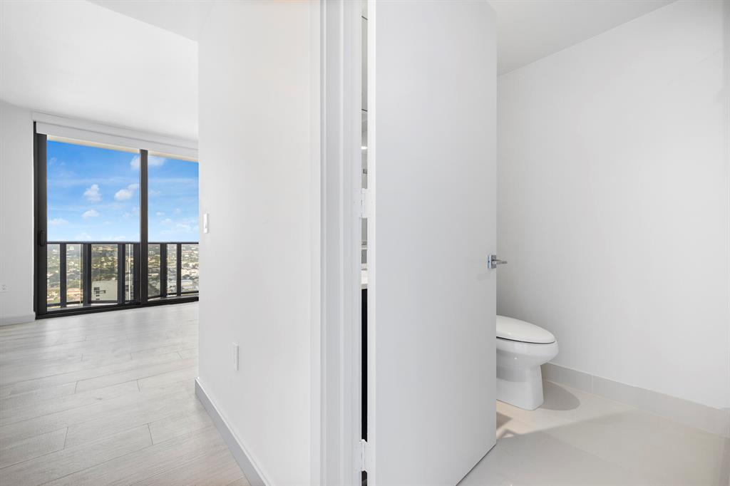 55 SW 9th Street Unit: 3806