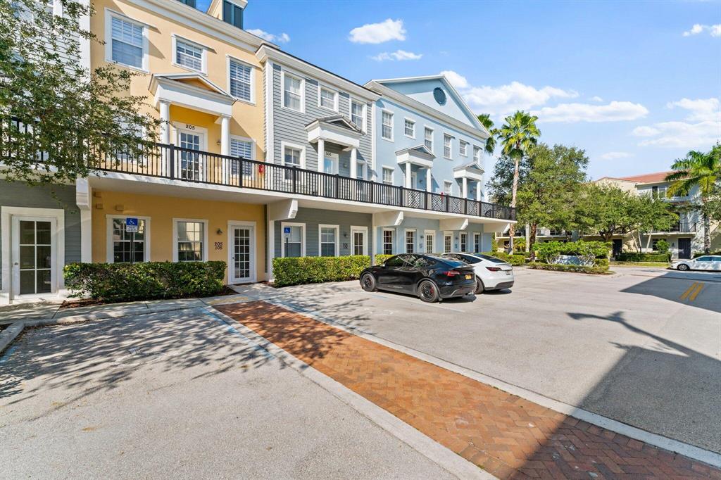 425 Greenwich Circle Unit: 205