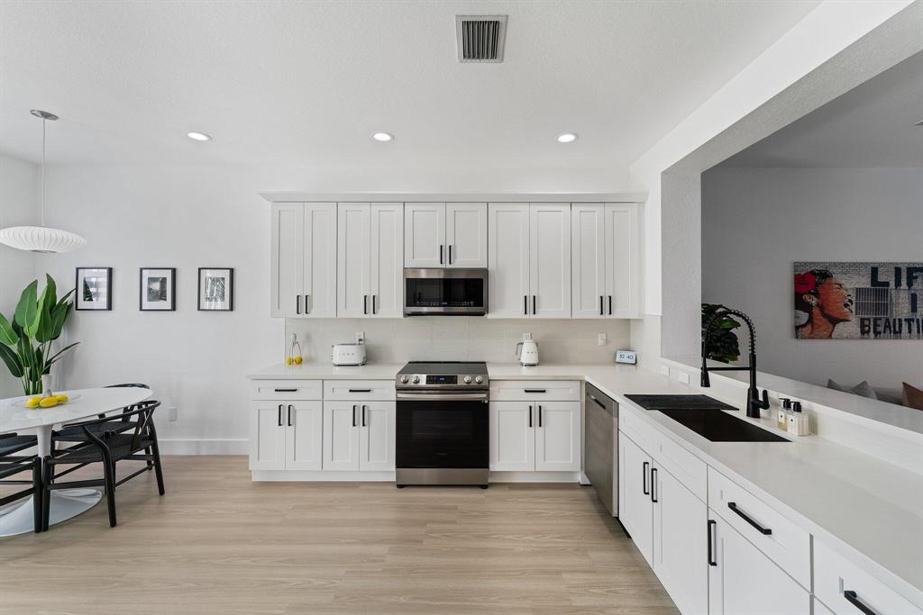 425 Greenwich Circle Unit: 205