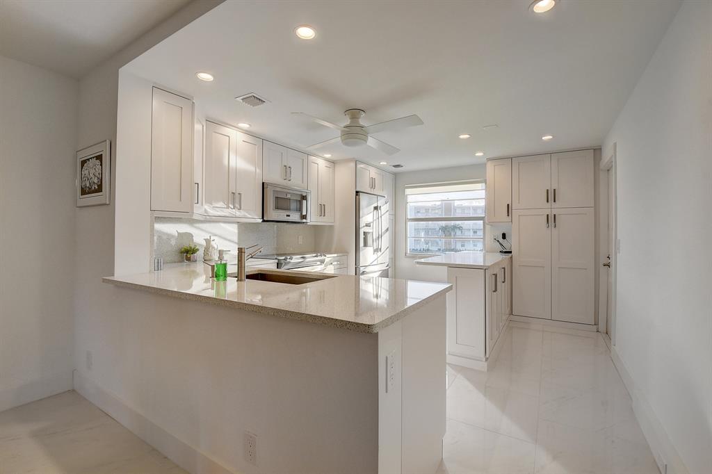 2037 Rexford C