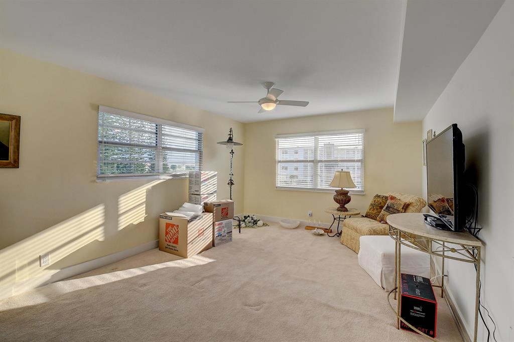 2037 Rexford C