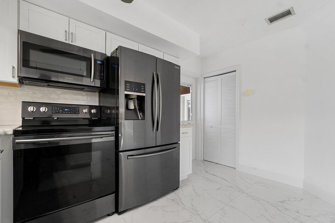 700 NE 4th Street