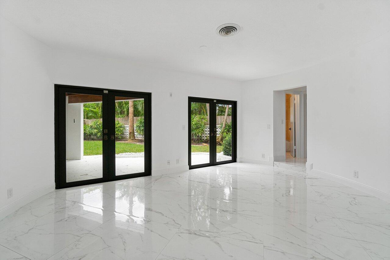 700 NE 4th Street