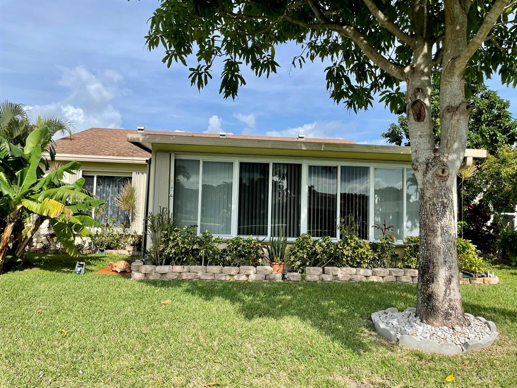 5162 Mirror Lakes Boulevard