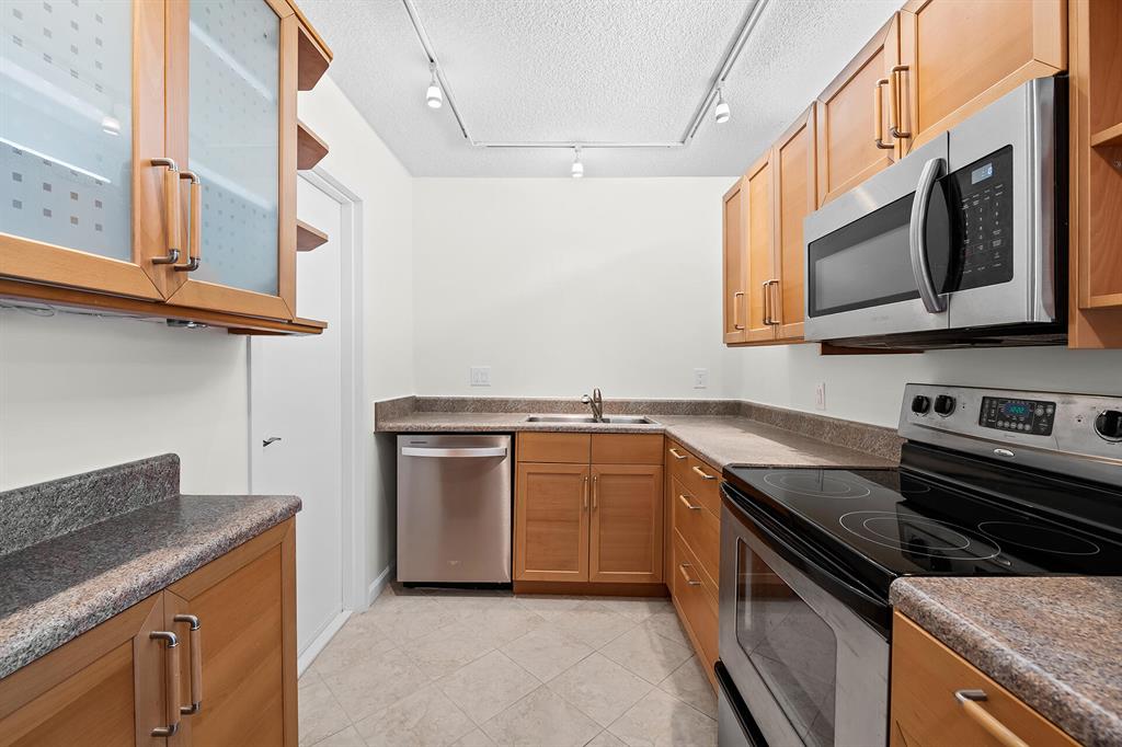 1505 N Riverside Drive Unit: 405