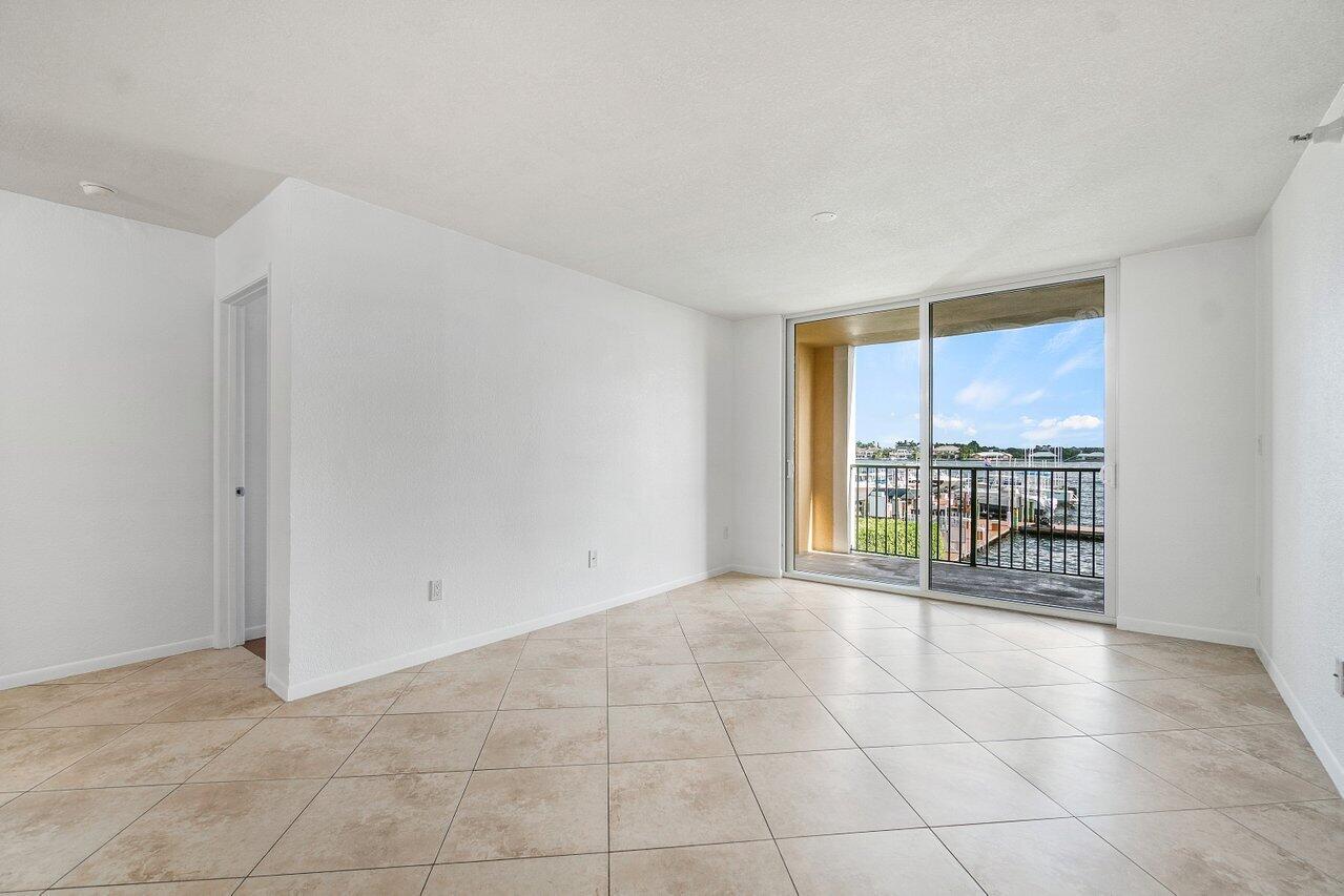 167 Yacht Club Way Unit: 204