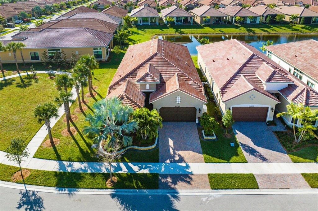 11792 Leon Circle N