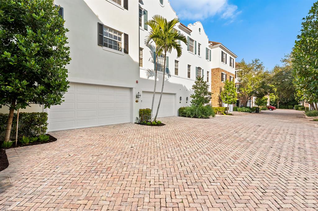 135 N Cannery Row Circle