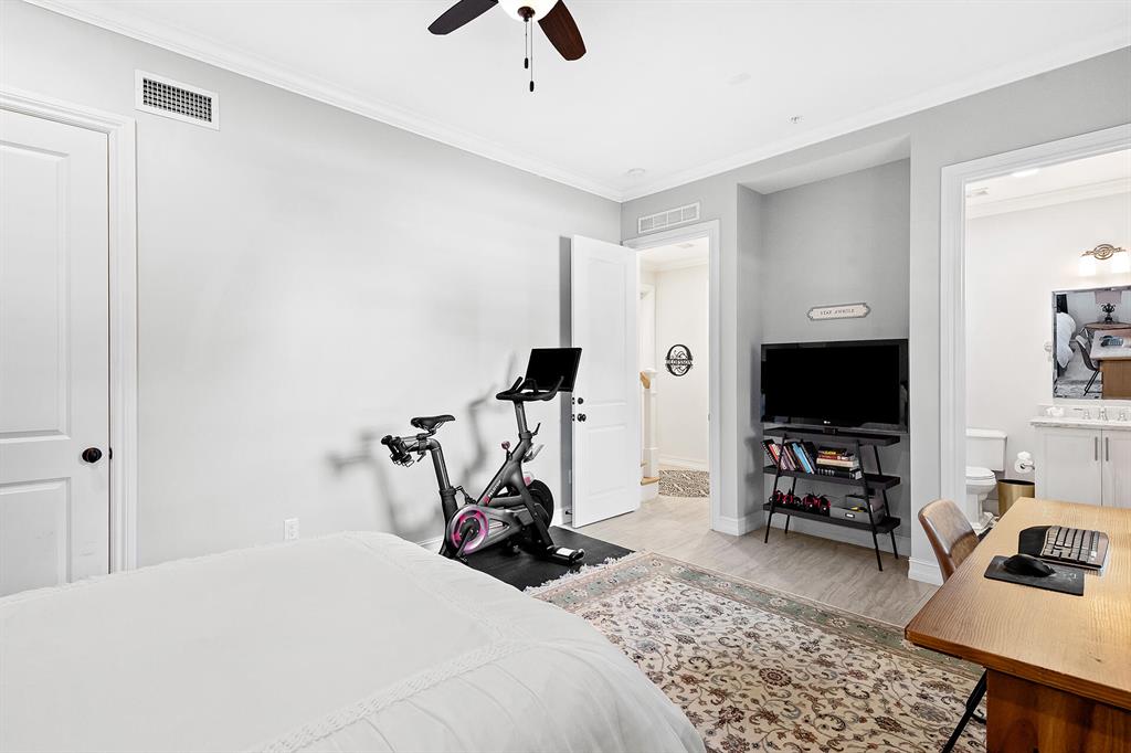 135 N Cannery Row Circle