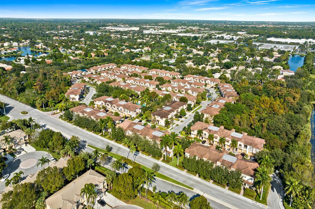 4742 N Grand Cypress Circle N Unit: 4742