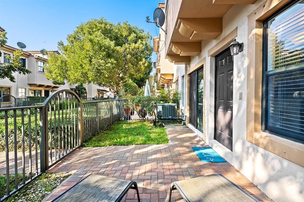 4742 N Grand Cypress Circle N Unit: 4742