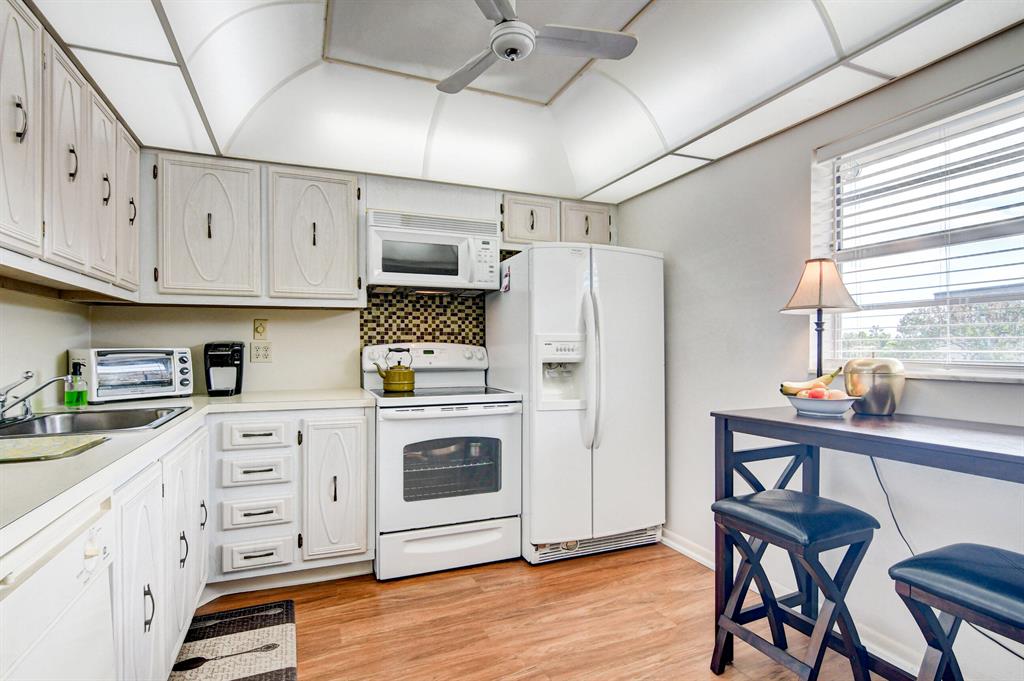 2400 NE 1st Lane Unit: 313