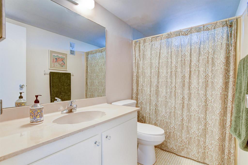 2400 NE 1st Lane Unit: 313