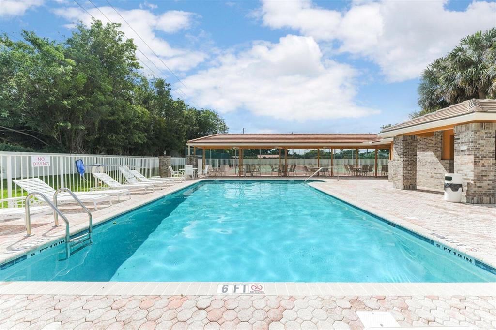 4475 Sherwood Forest Drive