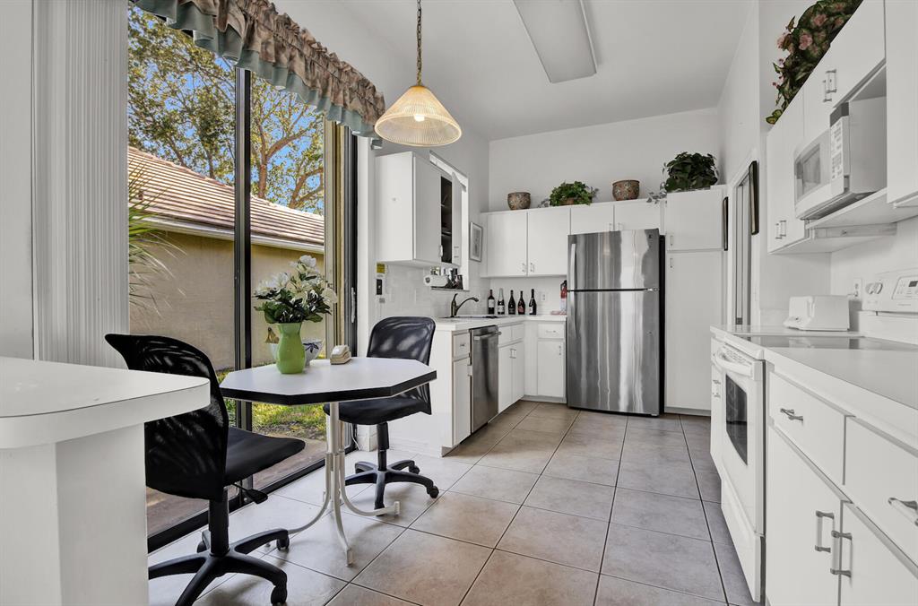 4475 Sherwood Forest Drive