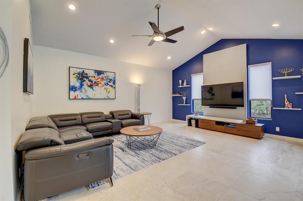 5732 Hamilton Way