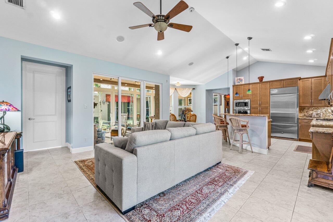 9483 166th Way N