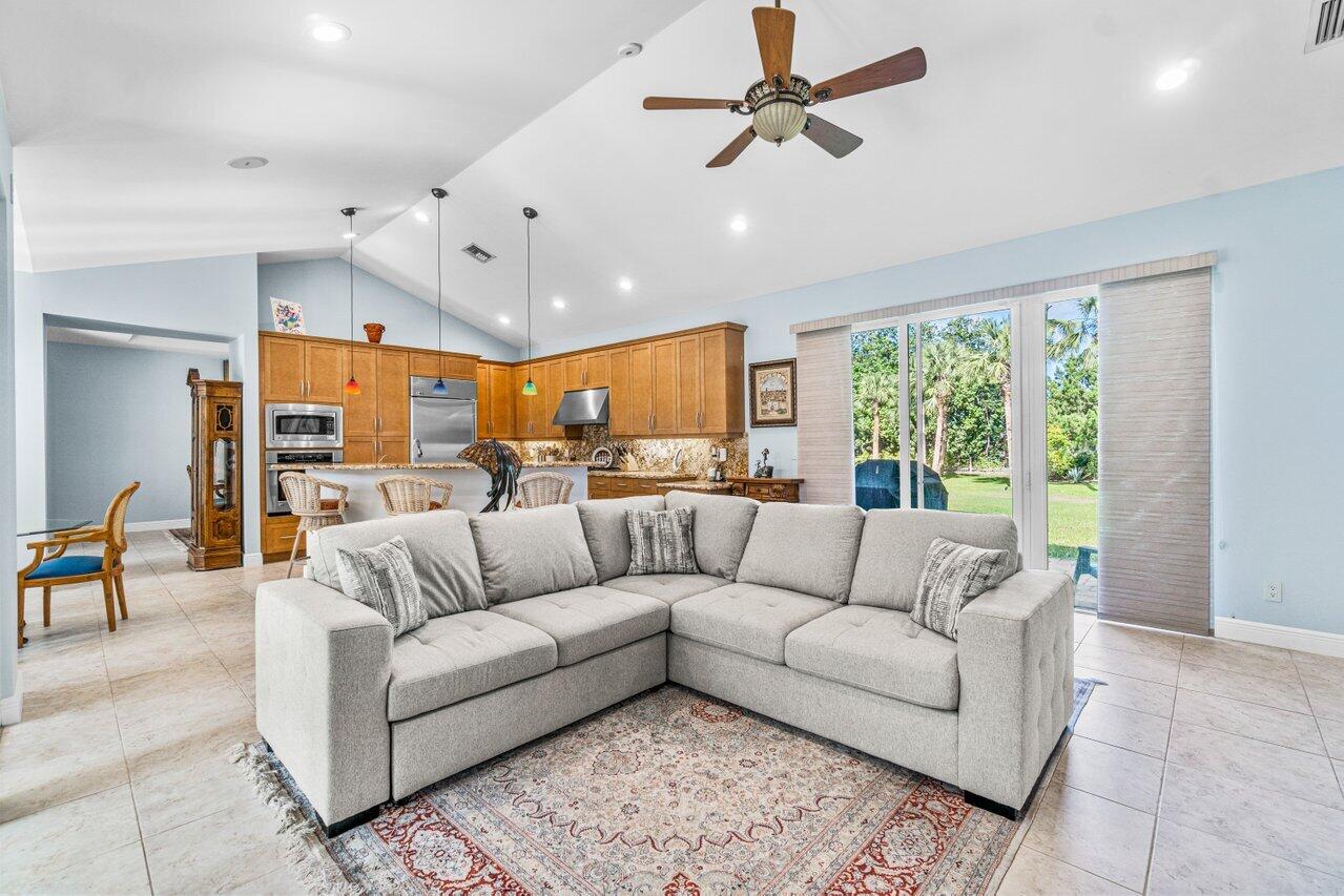 9483 166th Way N