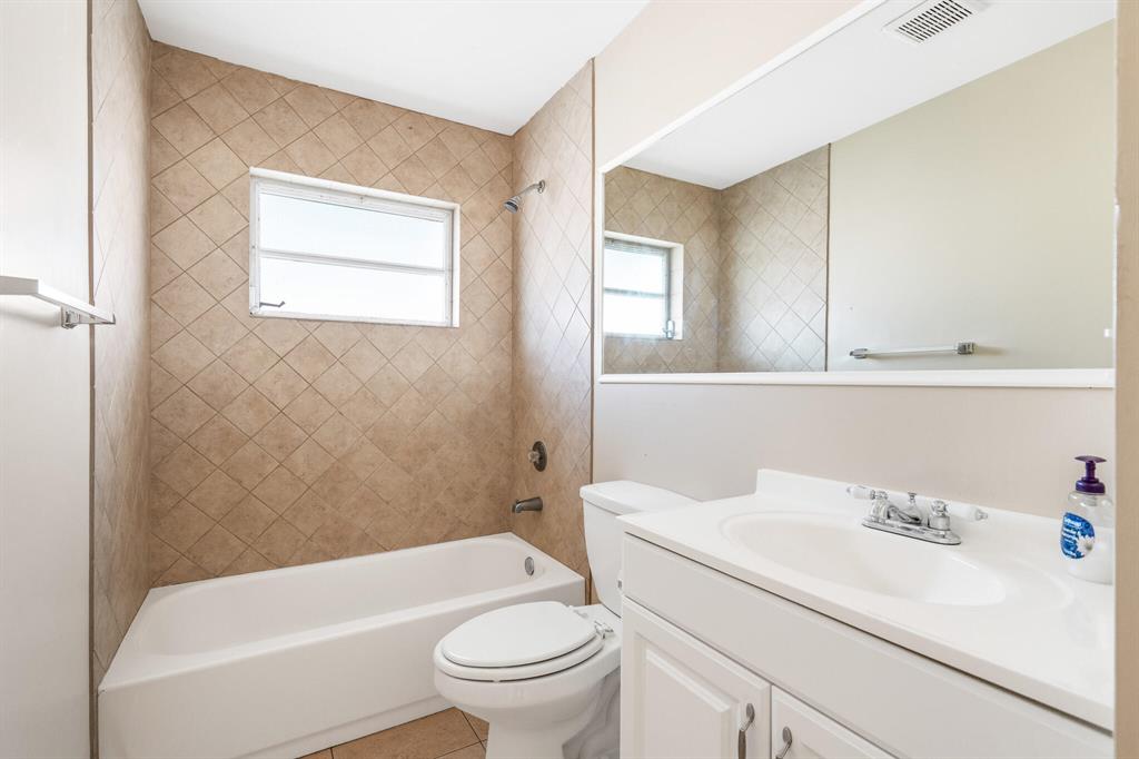 6770 NW 14th Place