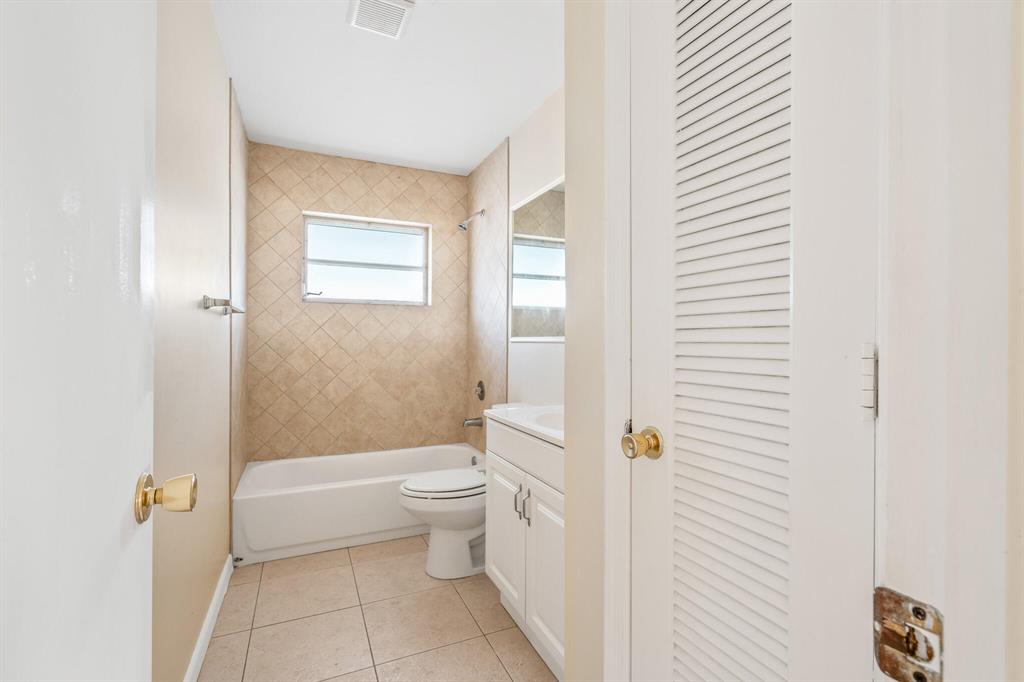 6770 NW 14th Place