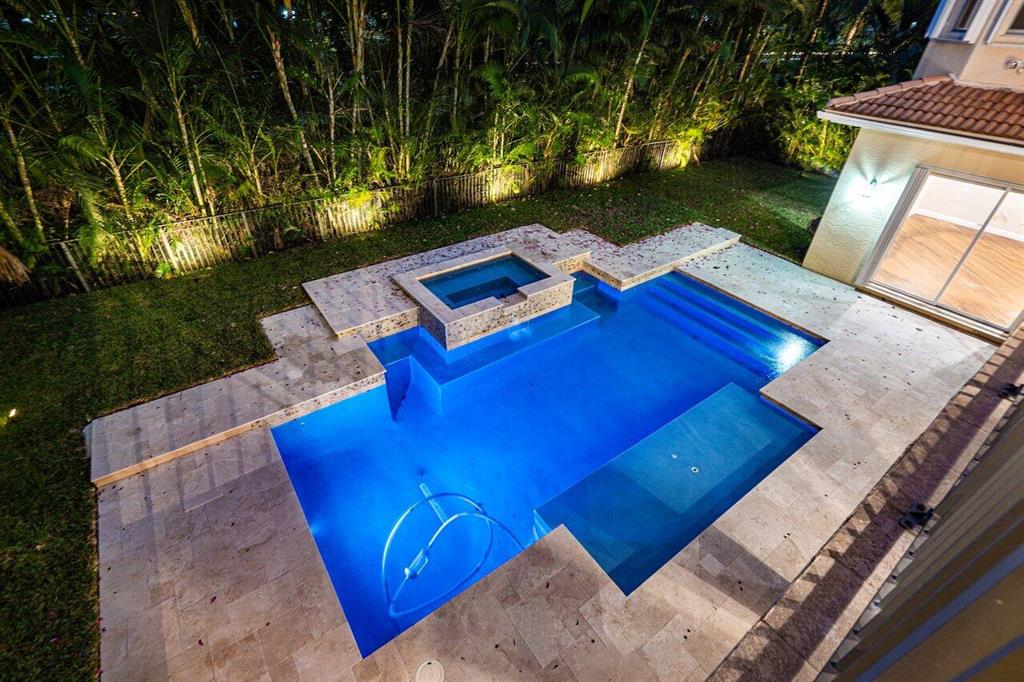 8725 Baystone Cove
