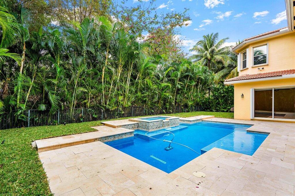 8725 Baystone Cove