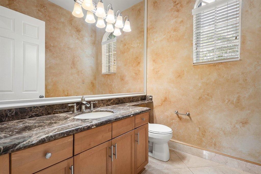 8725 Baystone Cove