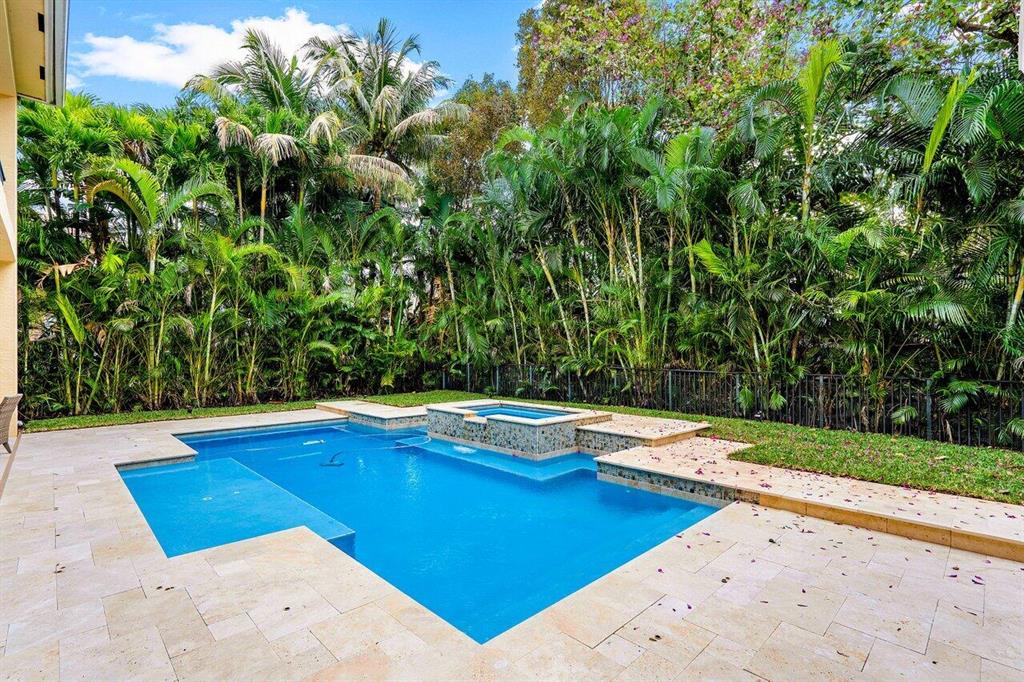 8725 Baystone Cove