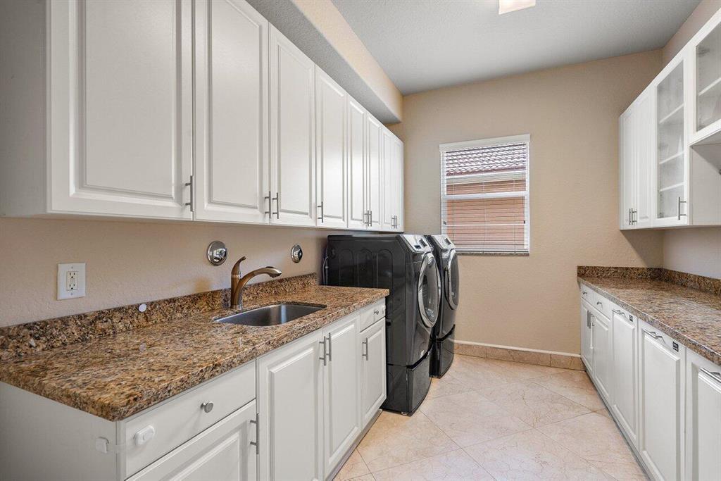 8725 Baystone Cove