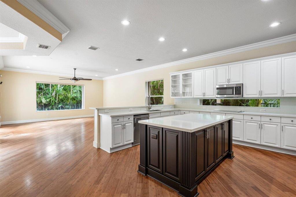8725 Baystone Cove