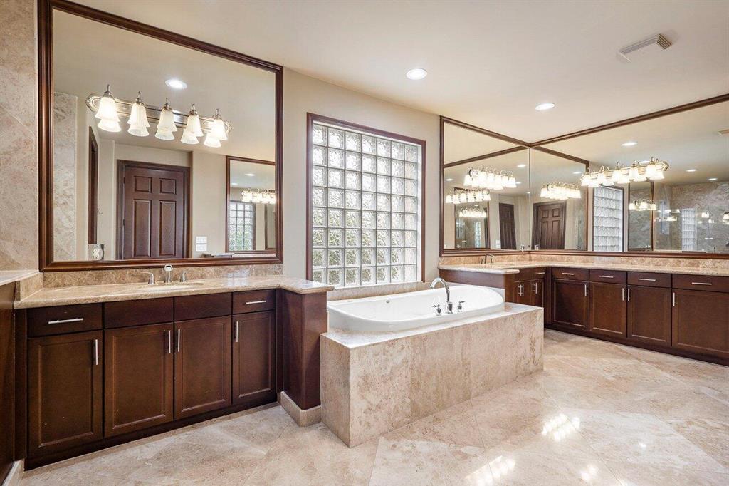 8725 Baystone Cove