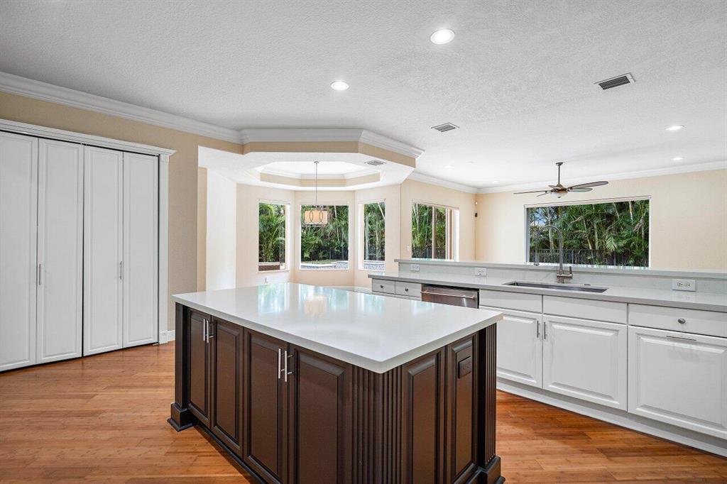 8725 Baystone Cove