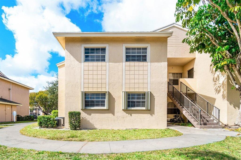 611 Cypress Lake Boulevard Unit: I15