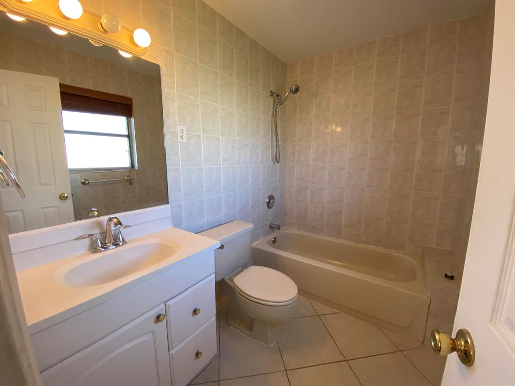 300 NE 31st Street
