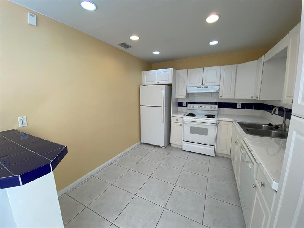 300 NE 31st Street
