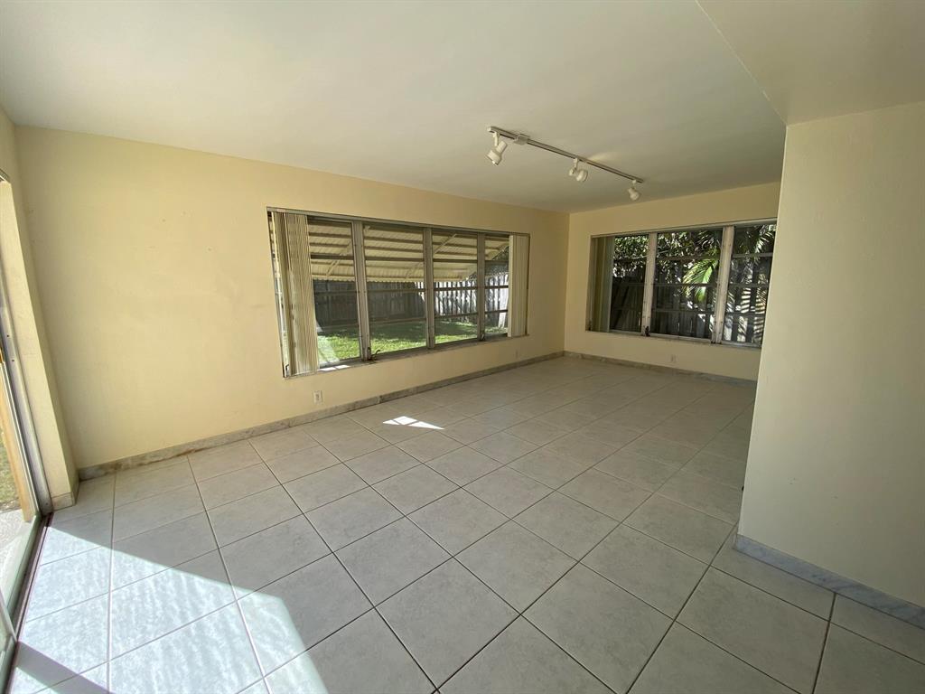 300 NE 31st Street