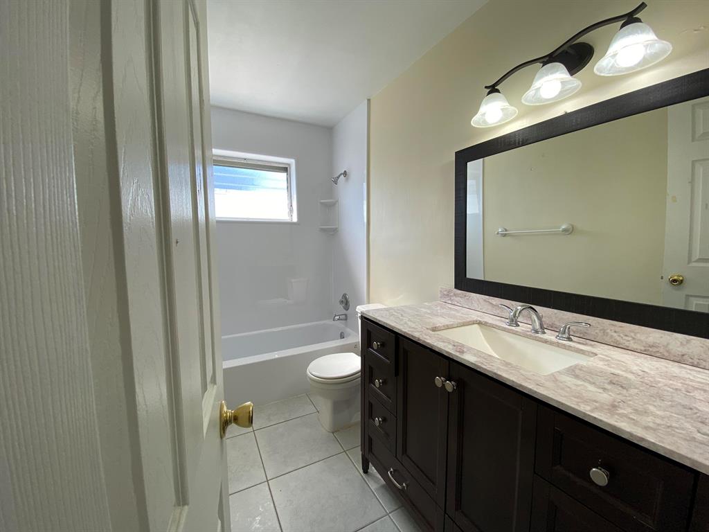 300 NE 31st Street