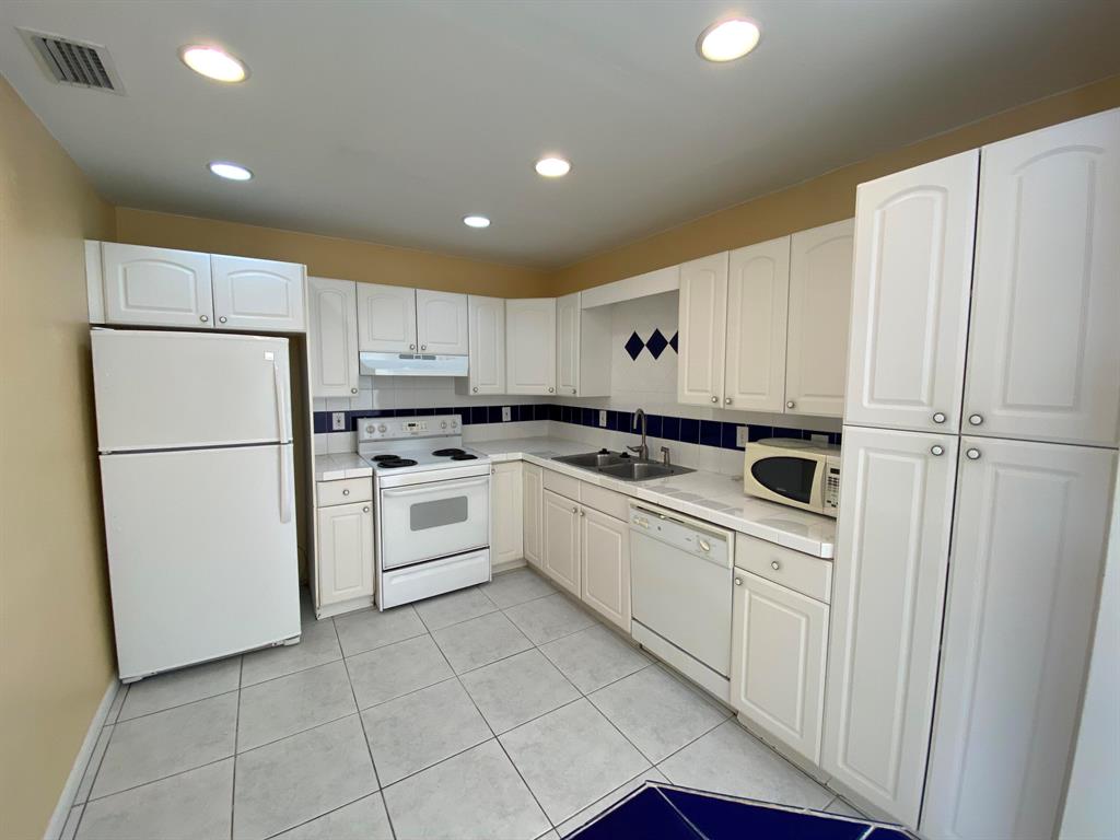300 NE 31st Street