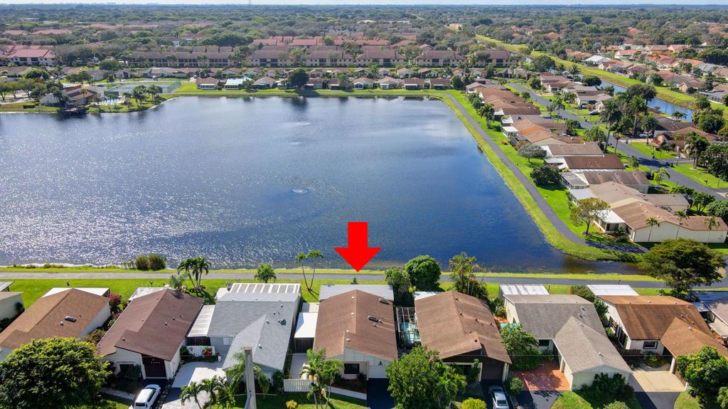 5679 Mirror Lakes Boulevard