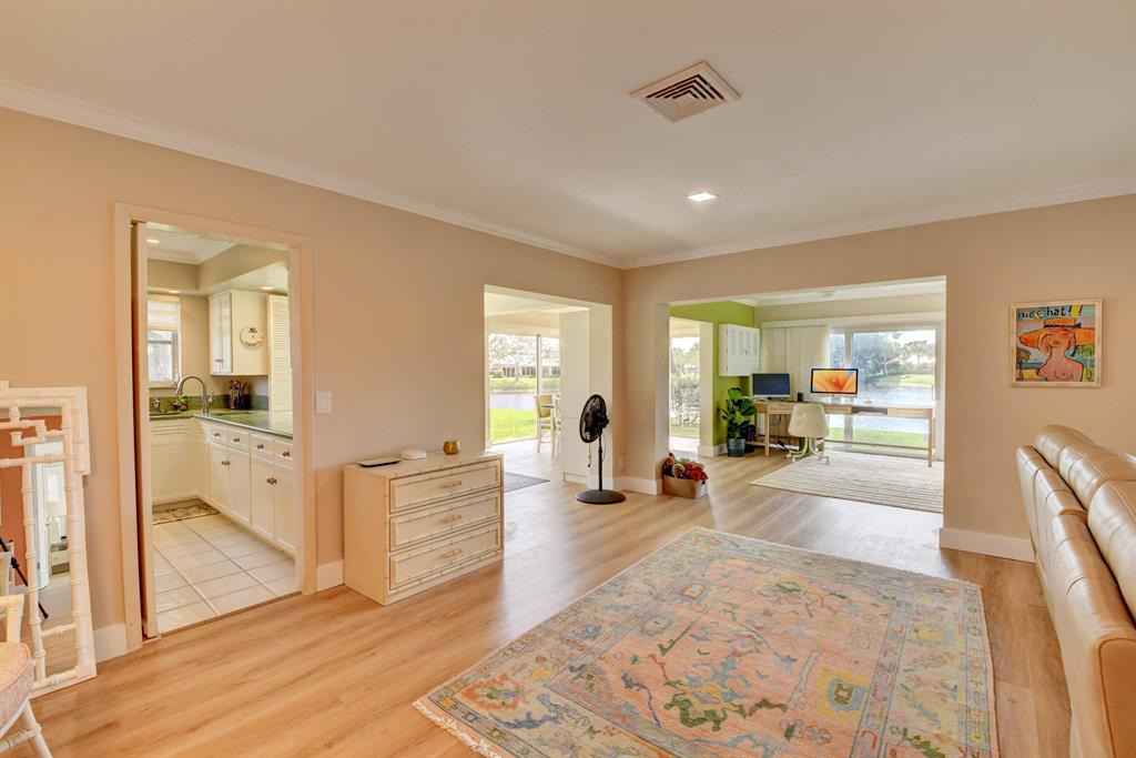 8 Acacia Drive