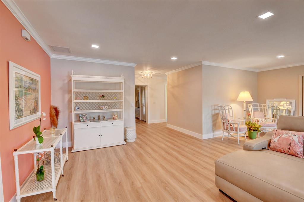 8 Acacia Drive