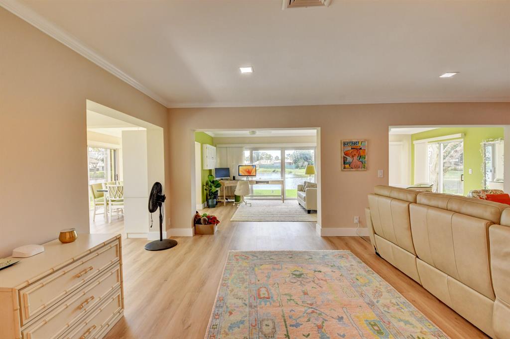 8 Acacia Drive