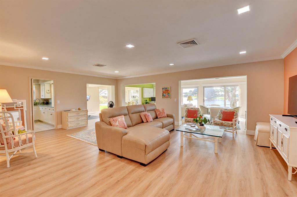 8 Acacia Drive